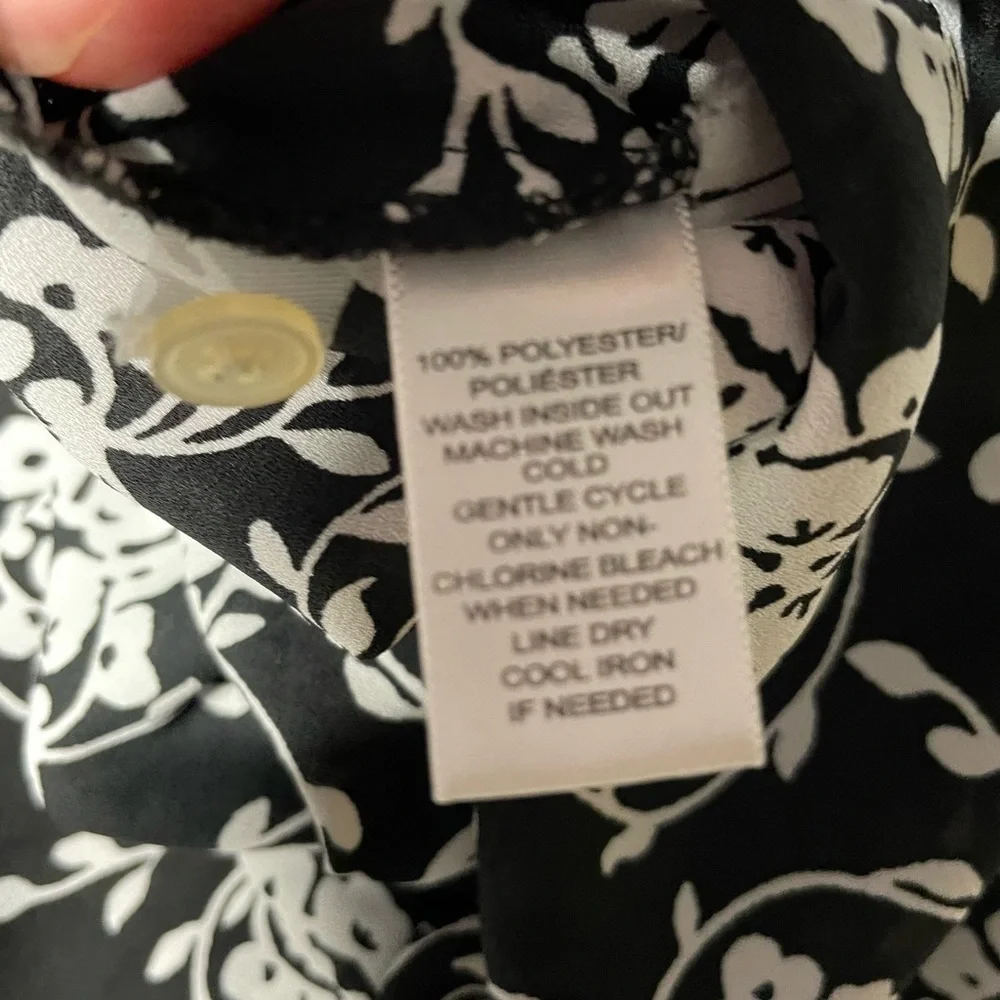 Loft floral blouse black white pattern lightweight sleeveless shirt career small